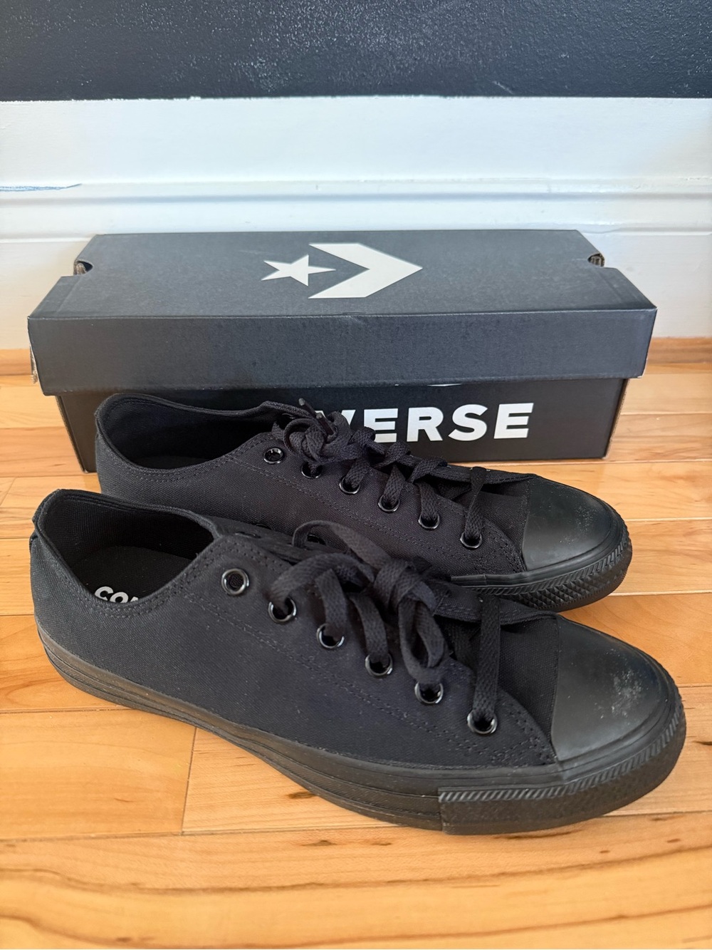 New In Box Converse All Black Low Top Chuck Taylor Sneakers Men’s 8 Womens 10 US